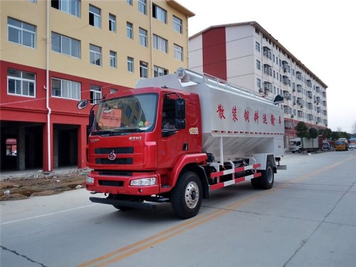 東風(fēng)柳汽散裝飼料運輸車圖片5